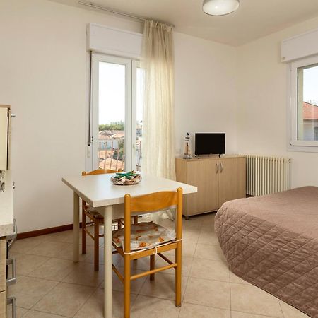 Residence Uno Studio&Suites リミニ エクステリア 写真