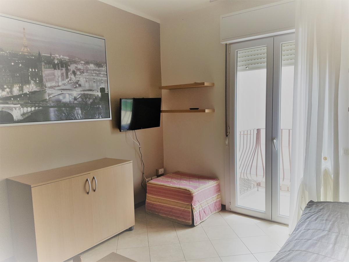 Residence Uno Studio&Suites リミニ エクステリア 写真