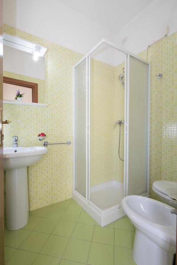 Residence Uno Studio&Suites リミニ エクステリア 写真