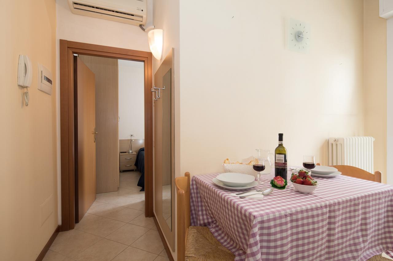Residence Uno Studio&Suites リミニ エクステリア 写真