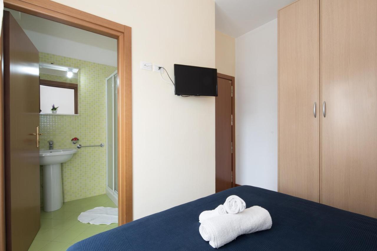 Residence Uno Studio&Suites リミニ エクステリア 写真